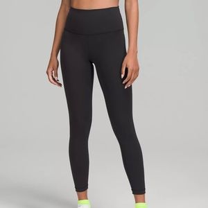 Lululemon plain black leggings, mid-calf crop